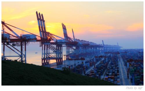 上海國際航運(yùn)中心軟硬件同時(shí)推進(jìn)