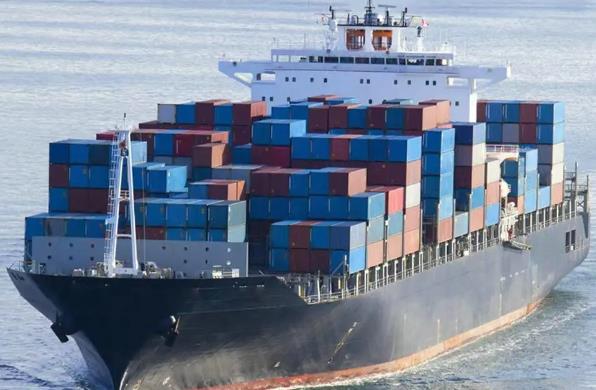 上海國(guó)際物流作為全球大的物流港口之一，扮演著全球貿(mào)易的重要角色