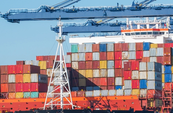 國(guó)際貨運(yùn)代理公司是現(xiàn)代國(guó)際貿(mào)易中不可或缺的重要服務(wù)機(jī)構(gòu)