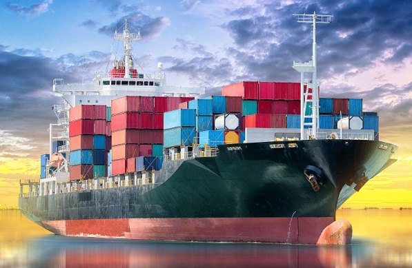 上海在進出口貨運領域有巨大的競爭力，成為全球貿(mào)易的重要樞紐之一