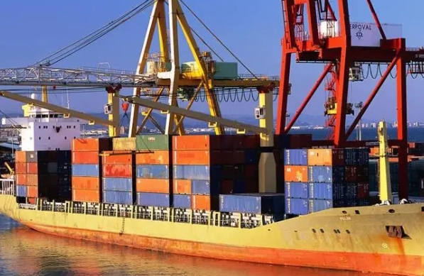 作為貿(mào)易商和生產(chǎn)商，為什么現(xiàn)在選擇海運(yùn)公司是您更佳的選擇呢？