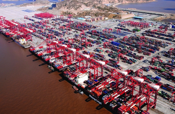 國際物流公司為跨國企業(yè)提供了跨境運(yùn)輸、物流管理等服務(wù)