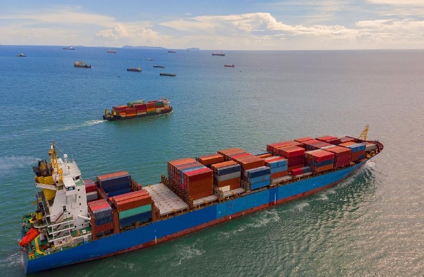 隨著全球化的深入發(fā)展，國際物流公司也面臨著越來越多的挑戰(zhàn)和機(jī)遇