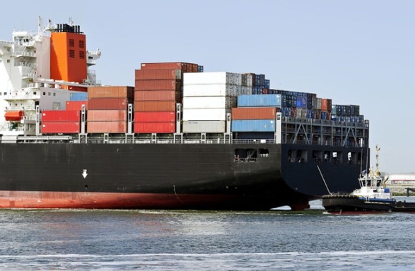 貨代公司是貨物運(yùn)輸?shù)闹虚g商，扮演著連接生產(chǎn)商和消費(fèi)者之間的橋梁