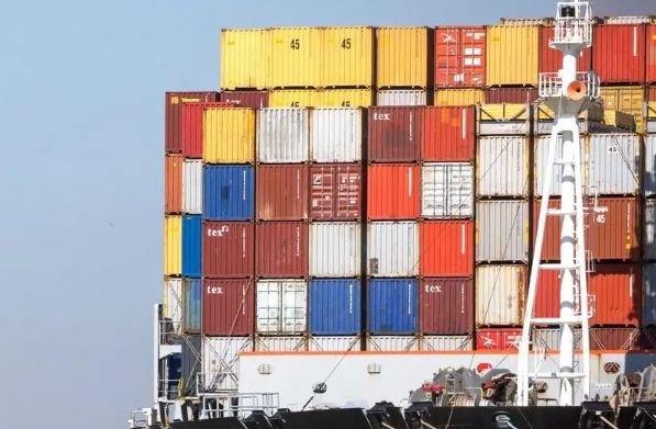 在全球經(jīng)濟(jì)一體化的背景下，上海國際物流的重要地位愈發(fā)凸顯