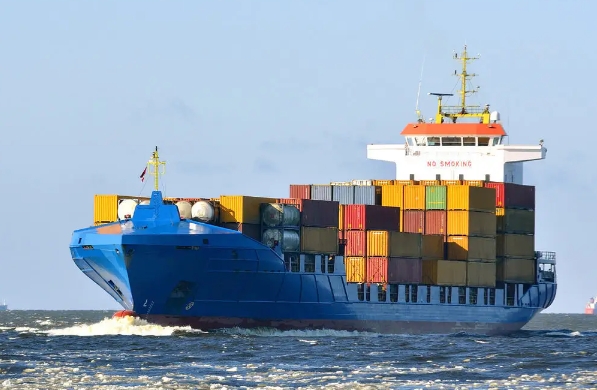 面對(duì)日益激烈的市場(chǎng)競(jìng)爭(zhēng)，國(guó)際貨代公司需要不斷創(chuàng)新以引領(lǐng)行業(yè)變革