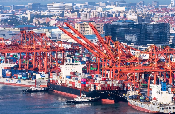 東南亞地區(qū)以其獨(dú)特的經(jīng)濟(jì)發(fā)展?jié)摿?，逐漸成為了全球貿(mào)易的重要一環(huán)