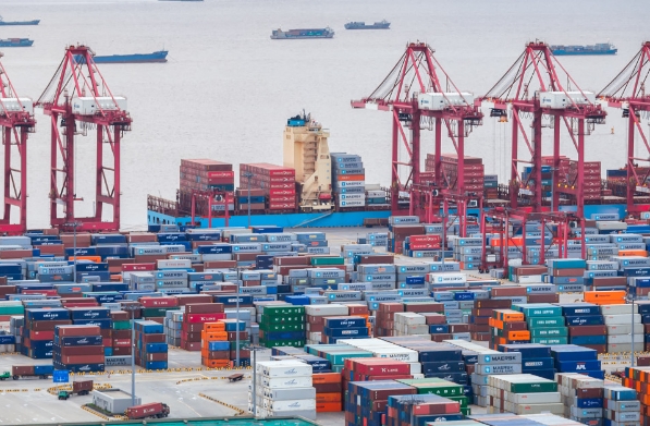 貨代公司為客戶提供專業(yè)的物流服務(wù)，更在無形中推動世界經(jīng)濟(jì)發(fā)展