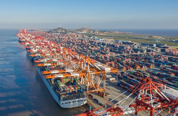 盡管上海貨代公司在行業(yè)中具有一定的優(yōu)勢，但也面臨著不少挑戰(zhàn)