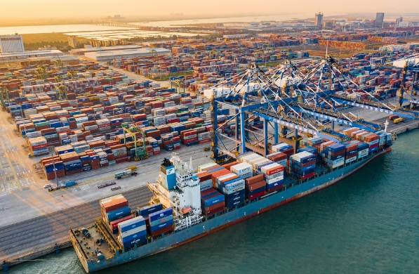 阿聯(lián)酋海運是新時代的絲路航運先鋒，在全球范圍內(nèi)樹立了嶄新的形象