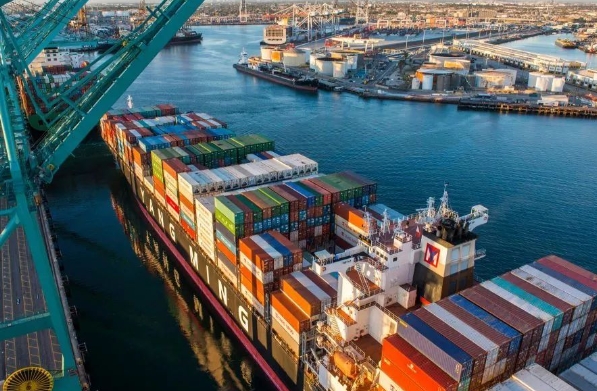 美國貨代是全球物流網(wǎng)絡重要組成部分，在跨國貿(mào)易中發(fā)揮重要作用