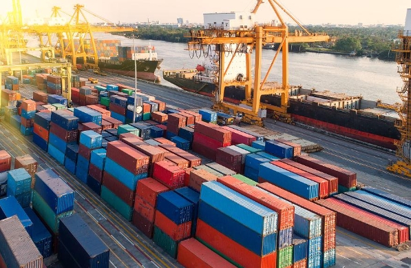 國際貨代行業(yè)如同一座橋梁，連接著世界各地的商品與消費(fèi)者