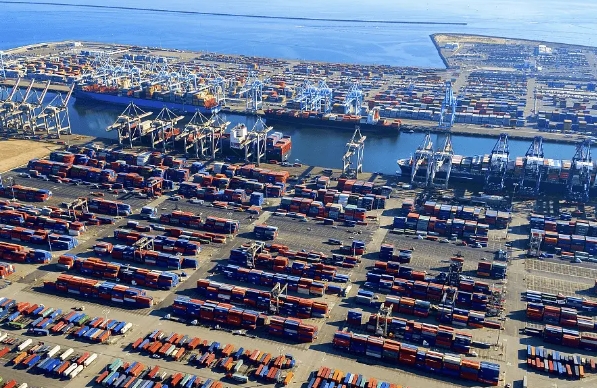 隨著全球貿(mào)易的不斷發(fā)展，貨運(yùn)代理行業(yè)也面臨著新的挑戰(zhàn)和機(jī)遇