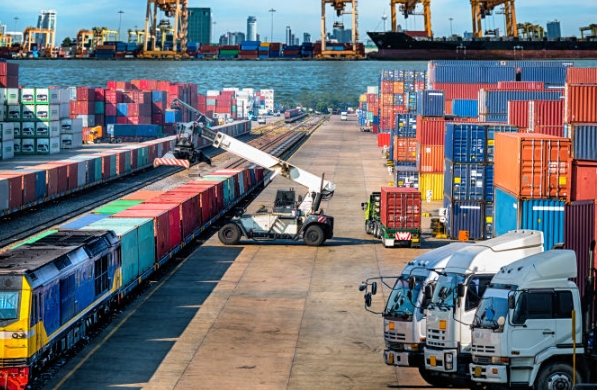 上海國際物流公司不僅承載著貨物的運輸，更是連接世界的橋梁