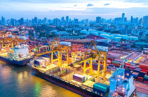 上海國(guó)際物流公司為全球的貿(mào)易往來(lái)搭建起一座座堅(jiān)實(shí)的橋梁