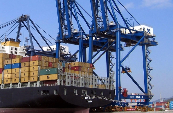 隨著全球貿(mào)易的日益繁榮，國際貨代行業(yè)也呈現(xiàn)出一些新的發(fā)展趨勢