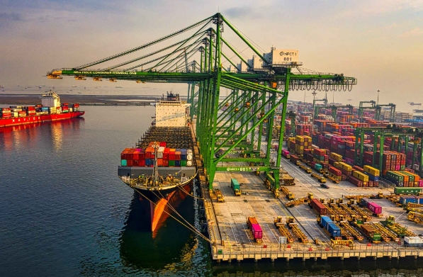 國際物流以其獨(dú)特的魅力與復(fù)雜性，編織著一張連接世界的網(wǎng)絡(luò)