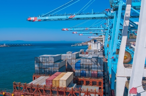 歐洲貨代公司正站在新的歷史起點(diǎn)上，面臨著前所未有的機(jī)遇與挑戰(zhàn)