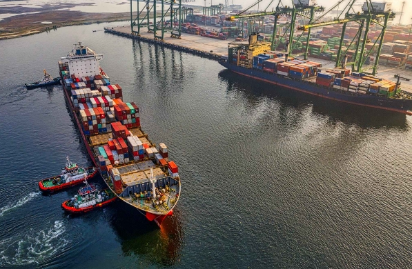 隨著全球貿(mào)易的深入發(fā)展，國(guó)際貨代行業(yè)正迎來(lái)前所未有的發(fā)展機(jī)遇