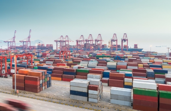 隨著市場(chǎng)需求的不斷變化，加拿大貨代行業(yè)正經(jīng)歷著一場(chǎng)深刻的革新