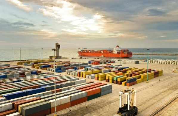 貨代公司是連接生產(chǎn)與消費(fèi)的橋梁，更是推動(dòng)國(guó)際貿(mào)易運(yùn)轉(zhuǎn)的幕后英雄