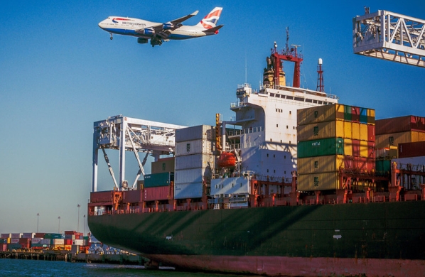 在全球化的背景下，國際海運促進了資源的全球配置和市場的深度融合