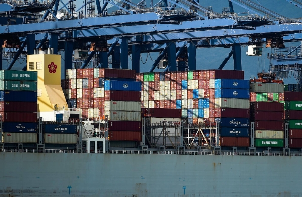 上海貨運代理不斷探索新服務模式和技術應用，以實現(xiàn)服務質量的飛躍