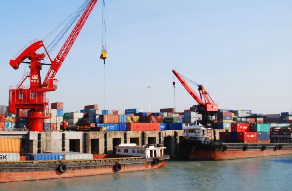 美國作為全球大的經(jīng)濟體之一，其海運業(yè)已成為連接世界的橋梁