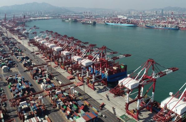 面對復(fù)雜多變的國際貿(mào)易環(huán)境，海運(yùn)日本貨代以其專業(yè)性脫穎而出