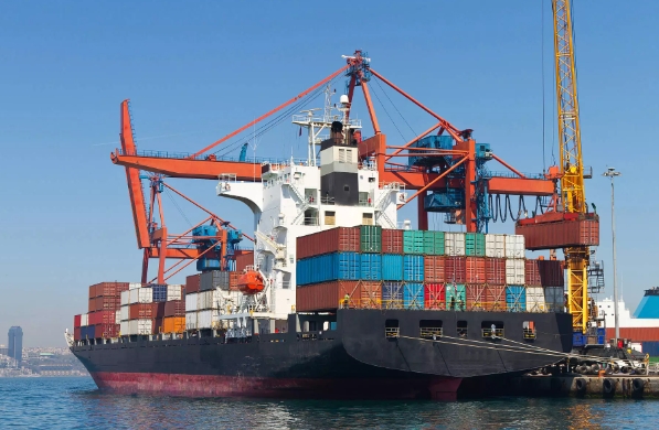 在全球經(jīng)濟(jì)一體化的浪潮中，海運(yùn)物流公司如同海上的“動(dòng)脈”