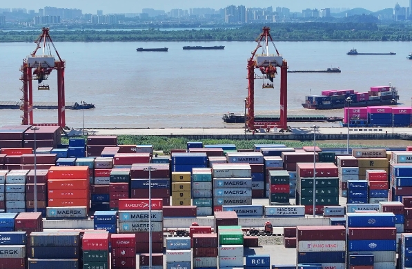 上海貨代的獨(dú)特優(yōu)勢(shì)、發(fā)展趨勢(shì)及其在全球貿(mào)易中的重要作用是什么？